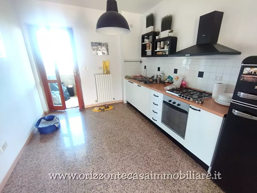 Immagine 12 di Appartamento in vendita  a Folignano