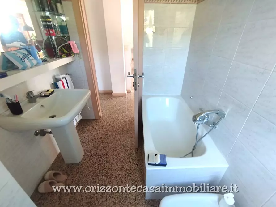 Immagine 16 di Appartamento in vendita  a Folignano