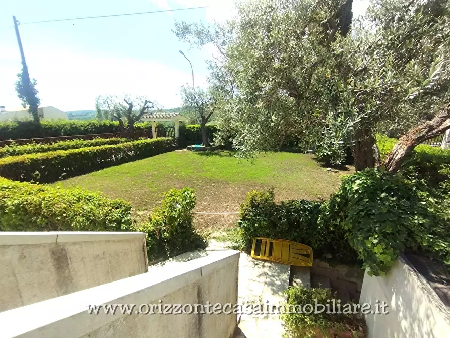 Immagine 25 di Appartamento in vendita  a Folignano