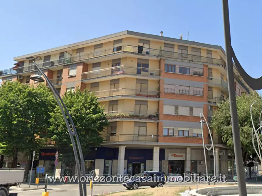 Immagine 2 di Box auto in vendita  in VIALE INDIPENDENZA a Ascoli Piceno