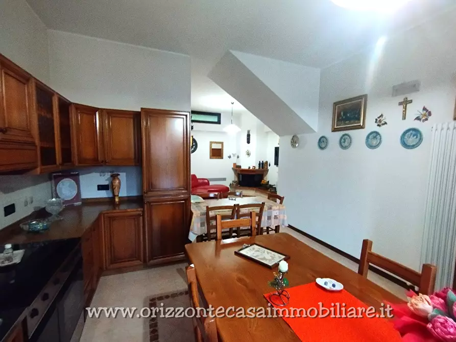 Immagine 23 di Villetta a schiera in vendita  a Folignano