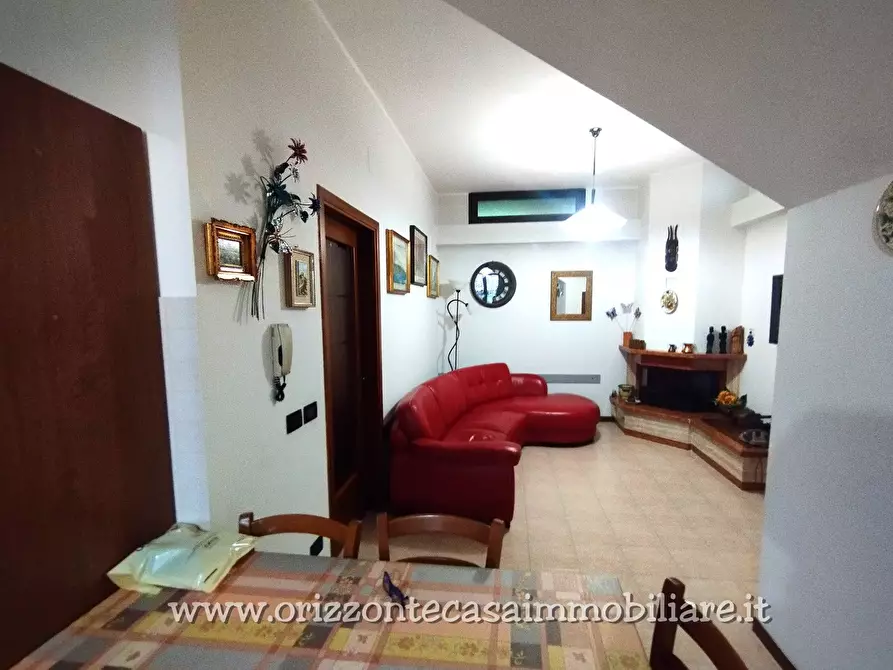 Immagine 26 di Villetta a schiera in vendita  a Folignano