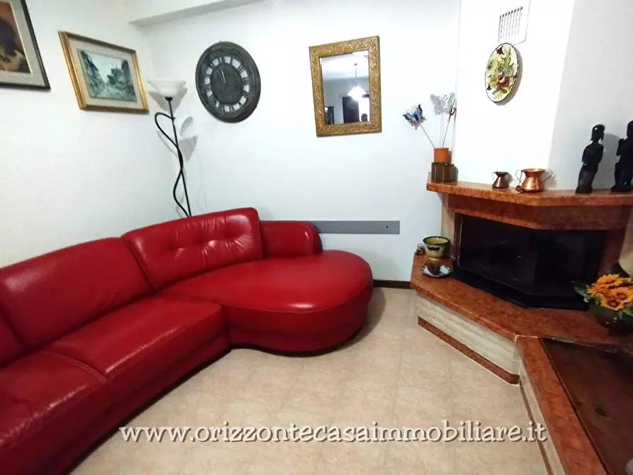 Immagine 27 di Villetta a schiera in vendita  a Folignano