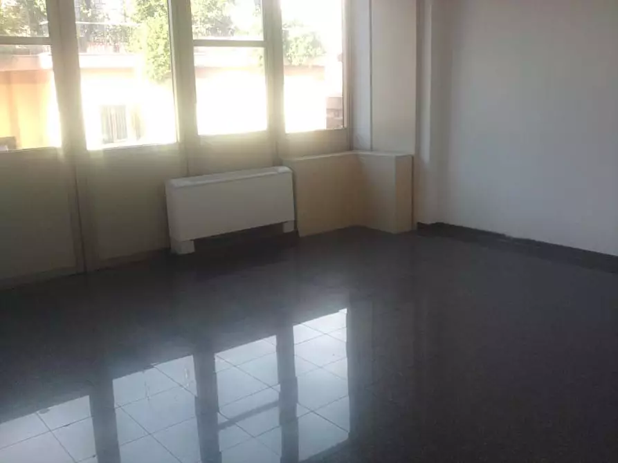 Immagine 2 di Ufficio in affitto  in Viale Palmiro Togliatti a Roma