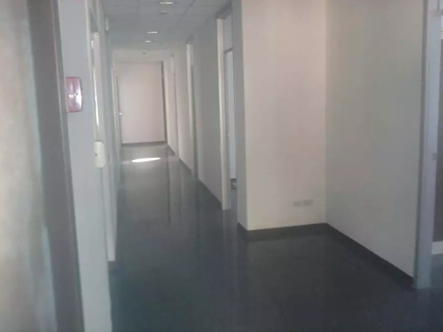 Immagine 5 di Ufficio in affitto  in Viale Palmiro Togliatti a Roma