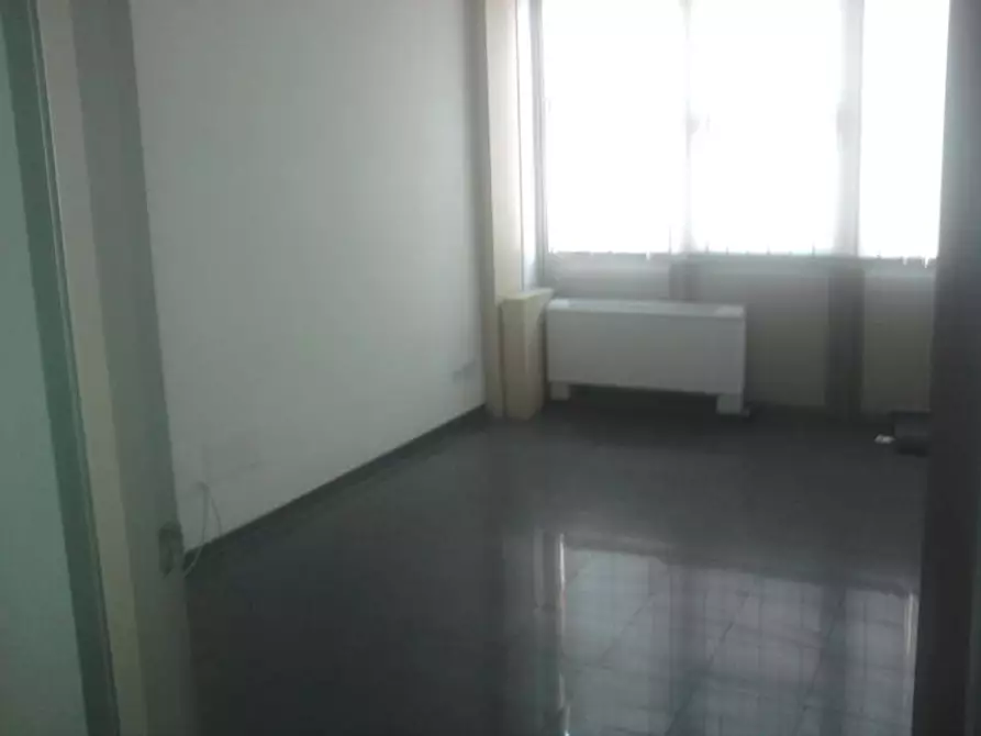 Immagine 9 di Ufficio in affitto  in Viale Palmiro Togliatti a Roma