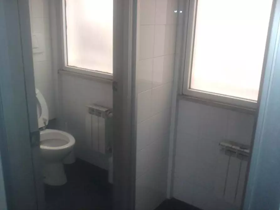 Immagine 10 di Ufficio in affitto  in Viale Palmiro Togliatti a Roma