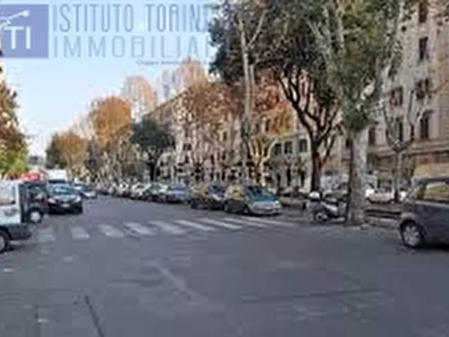Immagine 5 di Negozio in vendita  in via ostiense a Roma