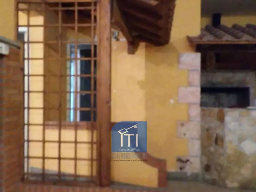 Immagine 3 di Negozio in vendita  in via portuense a Roma