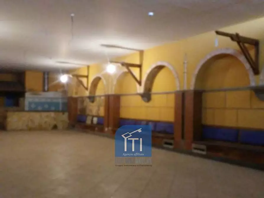 Immagine 5 di Negozio in vendita  in via portuense a Roma