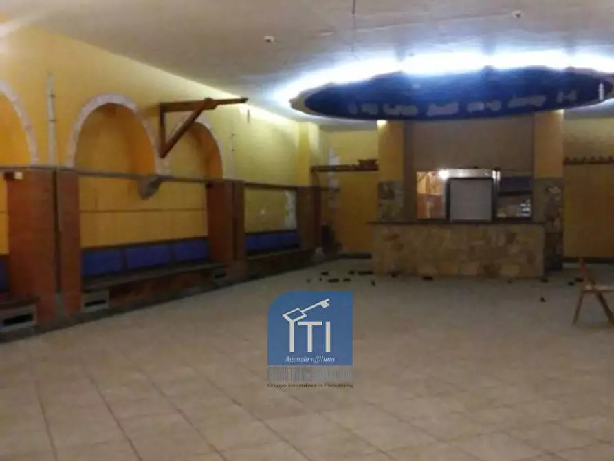 Immagine 9 di Negozio in vendita  in via portuense a Roma