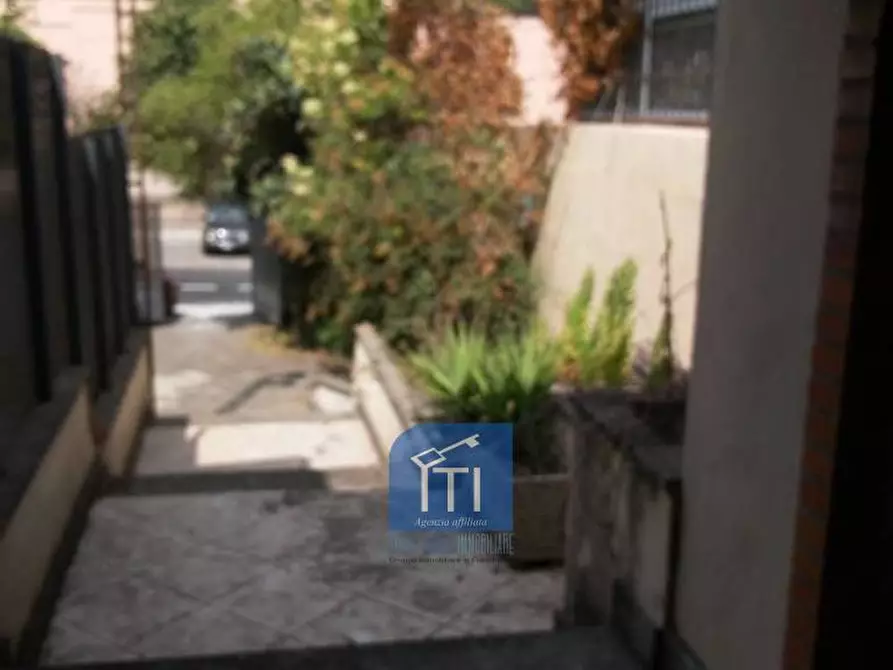 Immagine 13 di Negozio in vendita  in via portuense a Roma