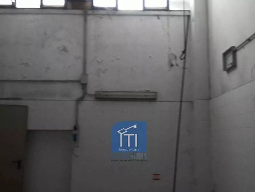 Immagine 18 di Negozio in vendita  in via portuense a Roma