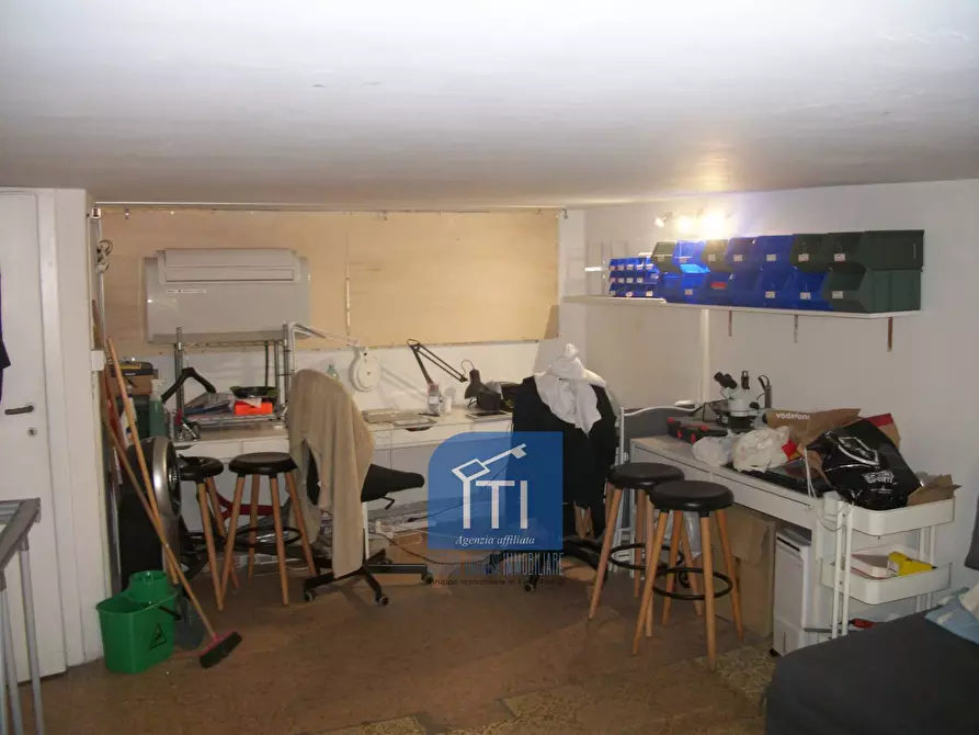 Immagine 27 di Negozio in affitto  in c.ne ostiense a Roma