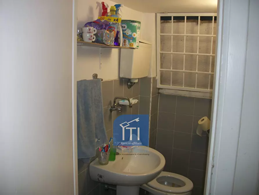 Immagine 18 di Negozio in affitto  in c.ne ostiense a Roma