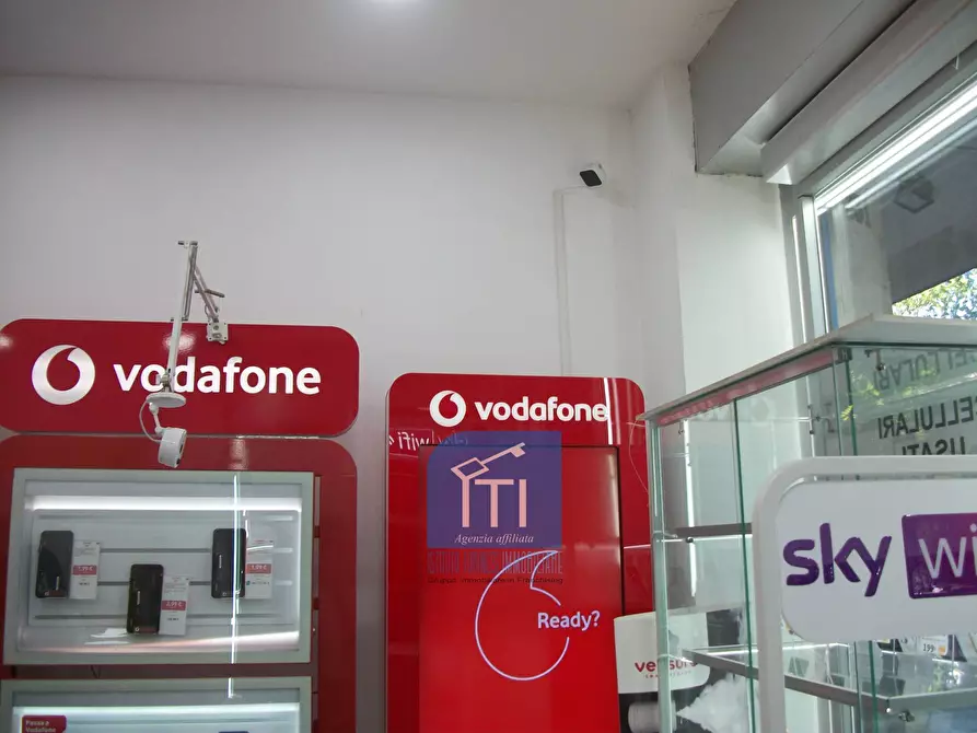 Immagine 9 di Negozio in affitto  in c.ne ostiense a Roma