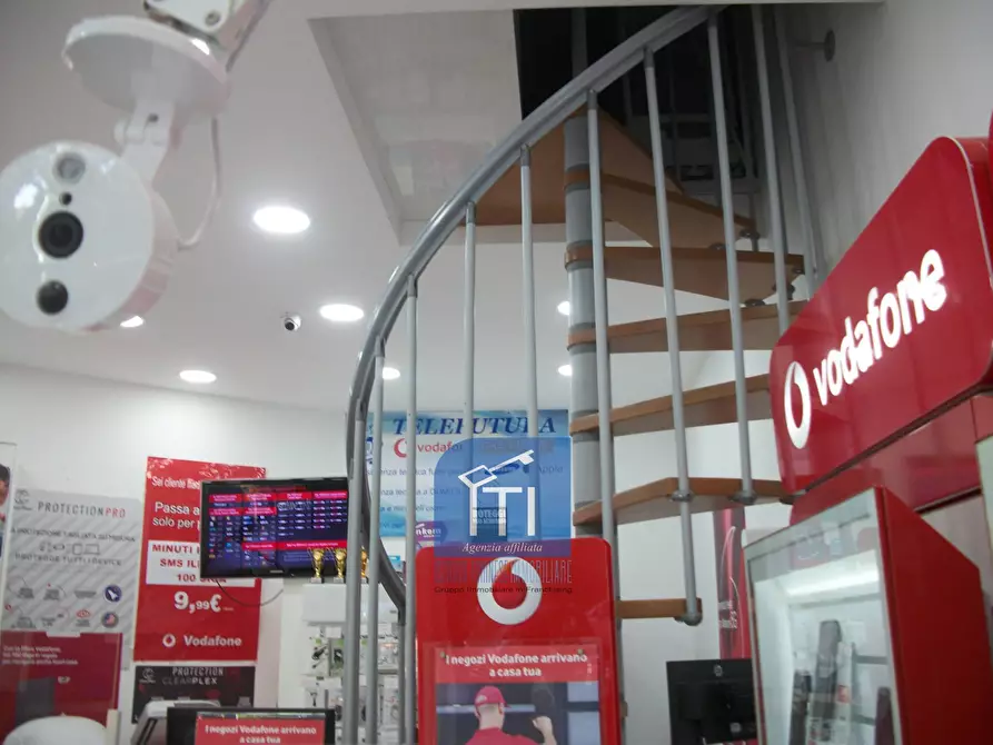 Immagine 16 di Negozio in affitto  in c.ne ostiense a Roma