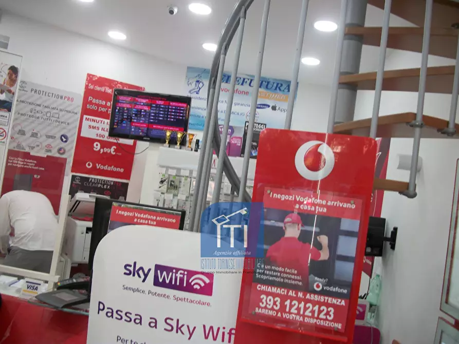 Immagine 12 di Negozio in affitto  in c.ne ostiense a Roma