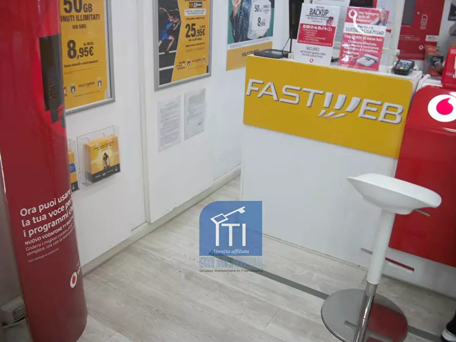 Immagine 5 di Negozio in affitto  in c.ne ostiense a Roma