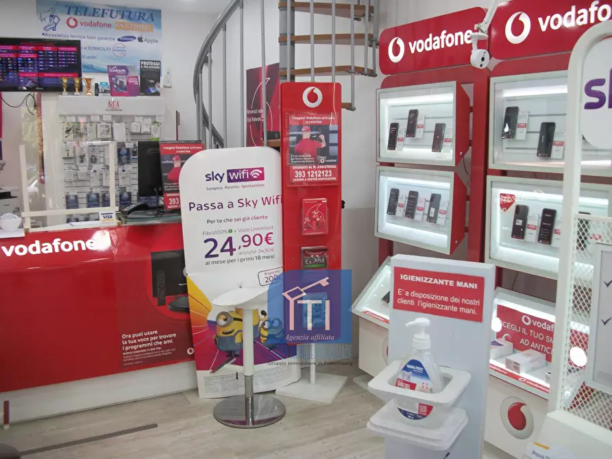 Immagine 2 di Negozio in affitto  in c.ne ostiense a Roma