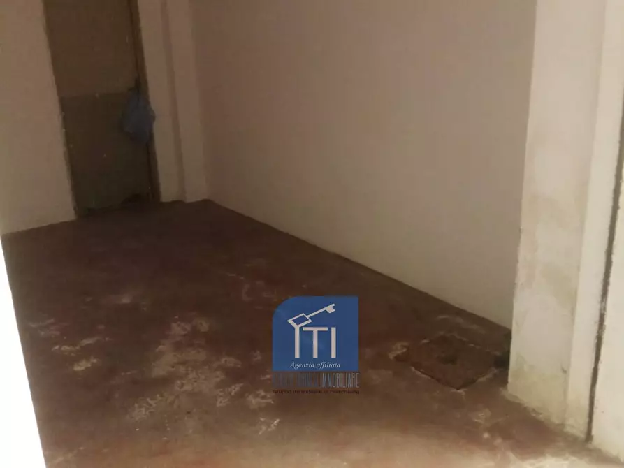 Immagine 5 di Magazzino in vendita  in viale c. t. odescalchi a Roma