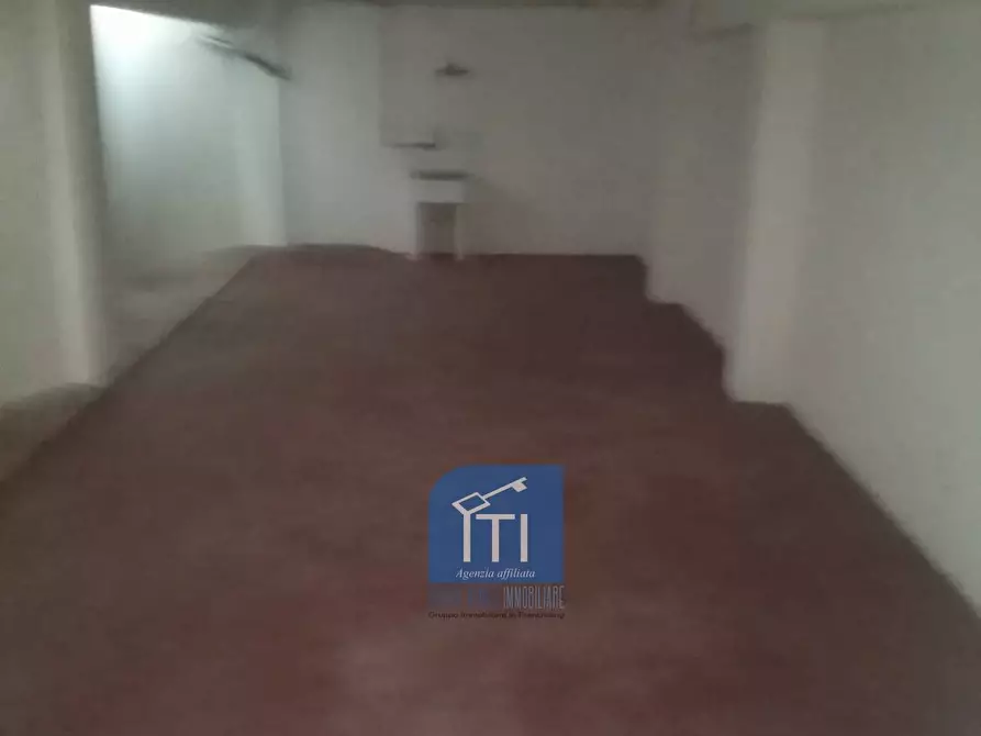 Immagine 3 di Magazzino in vendita  in viale c. t. odescalchi a Roma