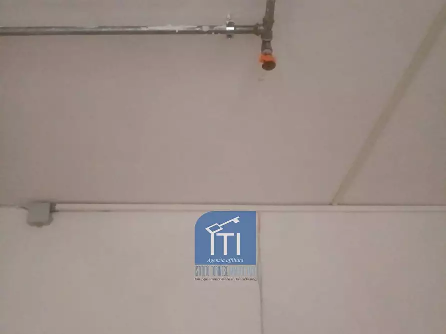 Immagine 20 di Magazzino in vendita  in viale c. t. odescalchi a Roma