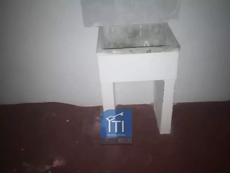 Immagine 22 di Magazzino in vendita  in viale c. t. odescalchi a Roma