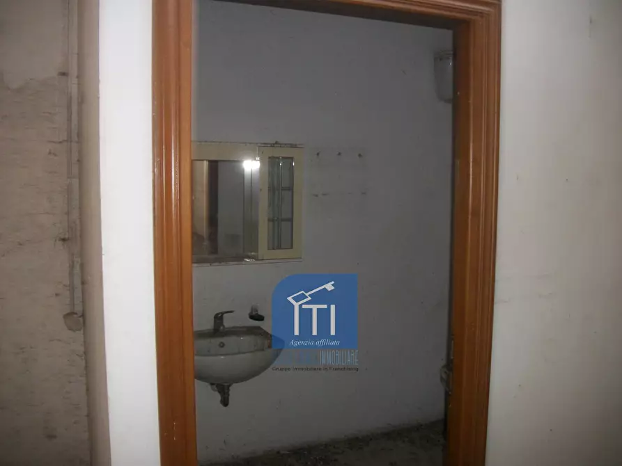 Immagine 24 di Magazzino in vendita  in via idrovore della magliana a Roma