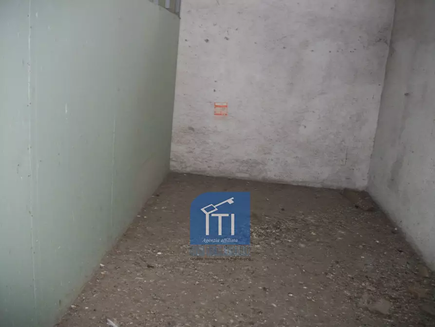 Immagine 26 di Magazzino in vendita  in via idrovore della magliana a Roma