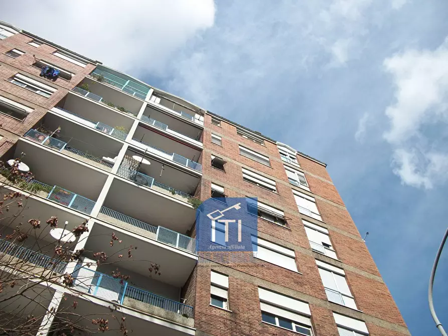 Immagine 20 di Attività commerciale in vendita  in c.ne ostiense a Roma