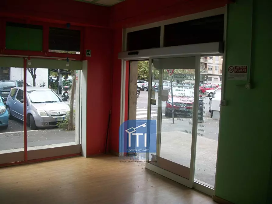 Immagine 7 di Negozio in vendita  in Via Carlo Citerni a Roma