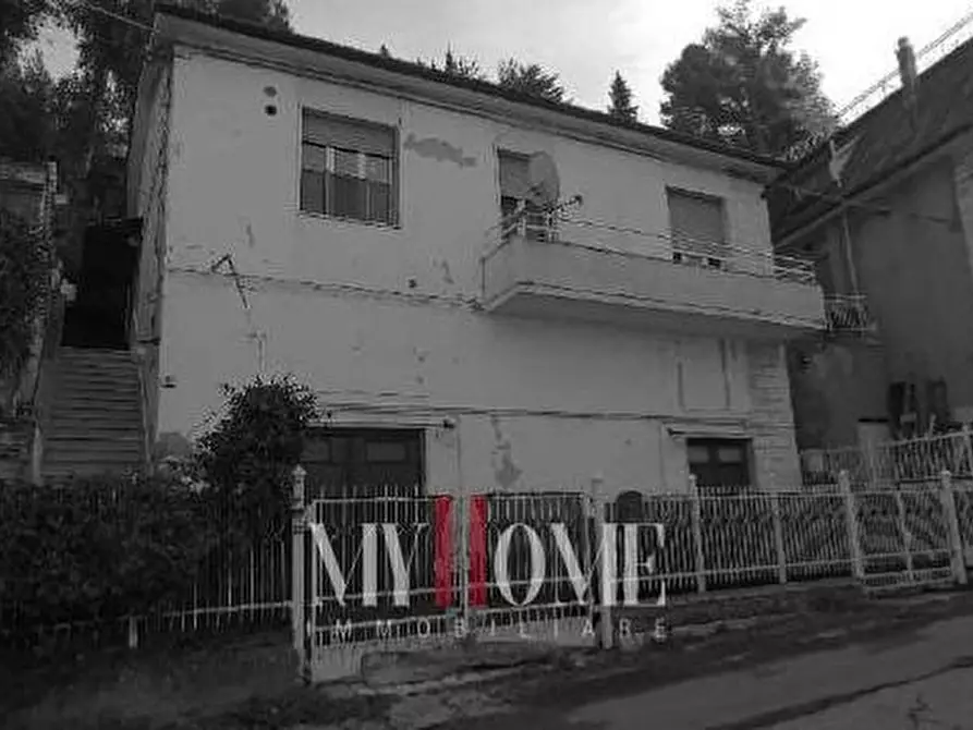 Immagine 1 di Casa indipendente in vendita  a Ascoli Piceno