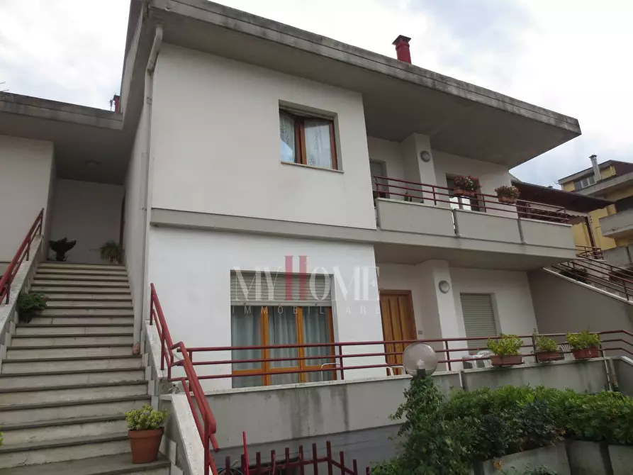 Immagine 1 di Appartamento in vendita  a Folignano