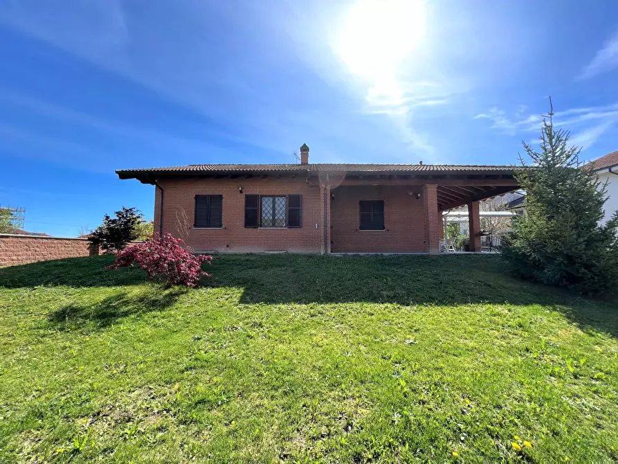 Immagine 1 di Villa in vendita  in Via LuigiCadorna a Castellazzo Bormida