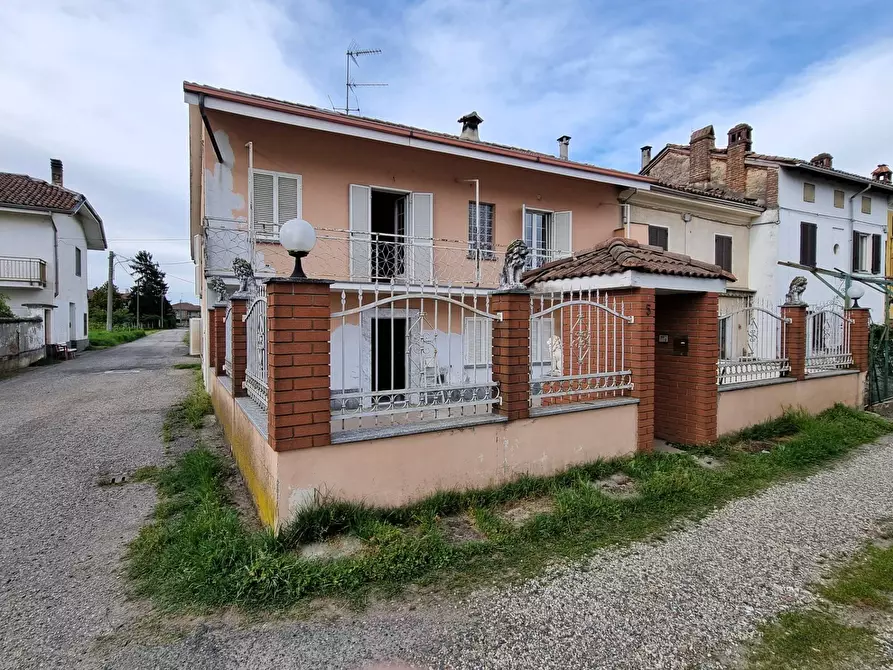 Immagine 1 di Casa indipendente in vendita  in viale stazione a Solero