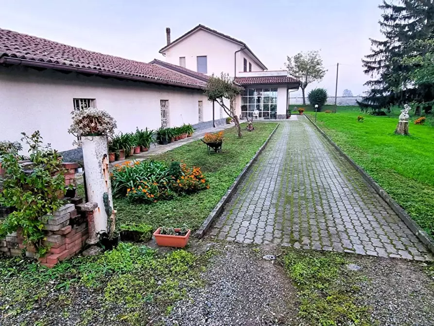 Immagine 2 di Villa in vendita  in strada cerca a Alessandria