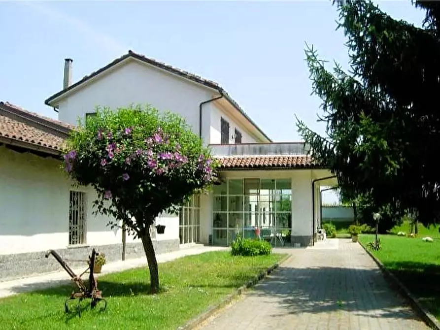 Immagine 3 di Villa in vendita  in strada cerca a Alessandria