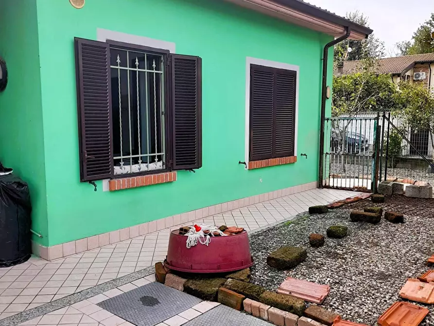 Immagine 1 di Villa in vendita  in via ovada a Casal Cermelli