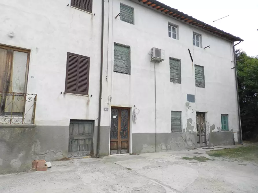 Immagine 1 di Rustico / casale in vendita  a Lucca