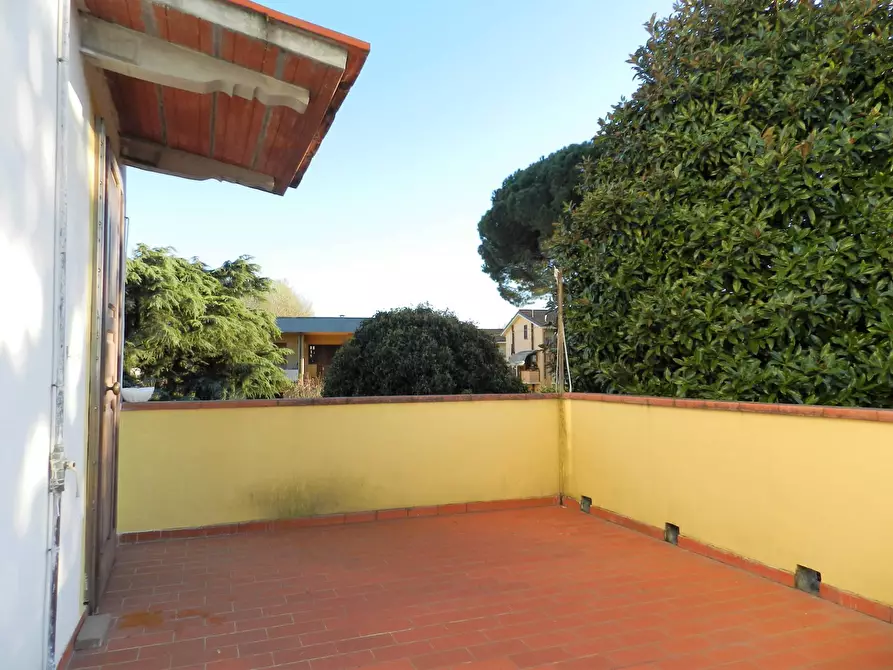 Immagine 1 di Camera in vendita  a Lucca