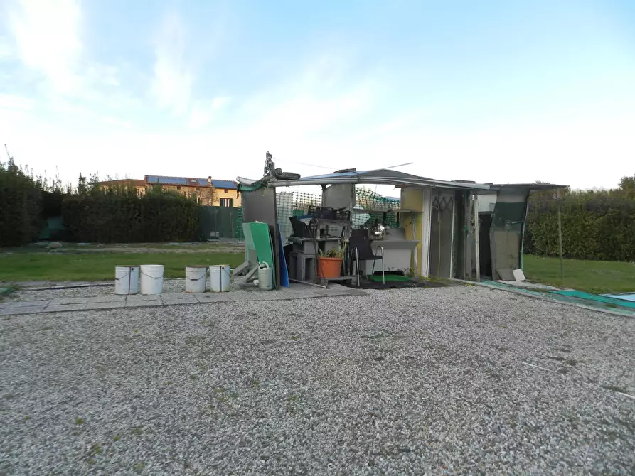 Immagine 7 di Magazzino in vendita  a Lucca