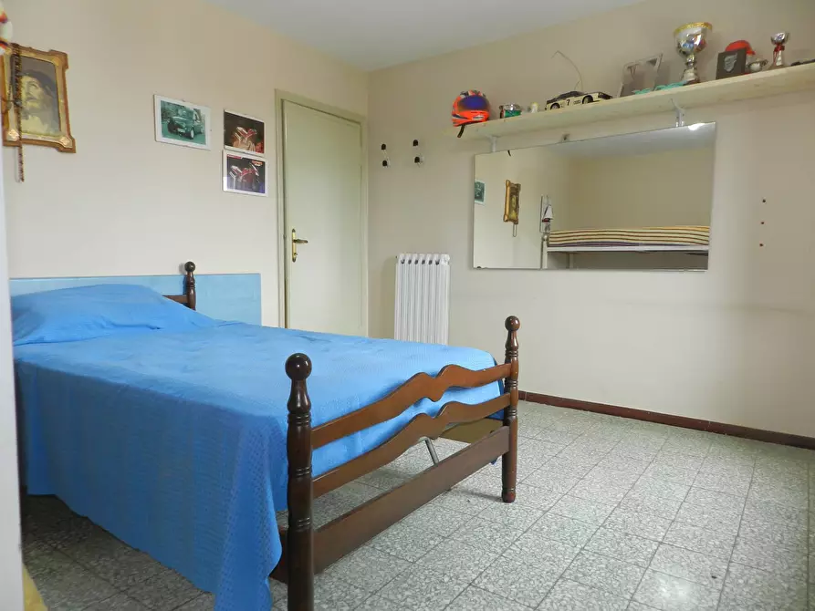 Immagine 21 di Casa semindipendente in vendita  a Lucca