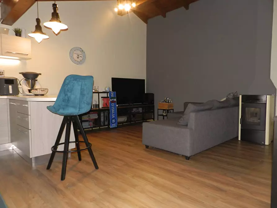 Immagine 5 di Appartamento in vendita  a Lucca