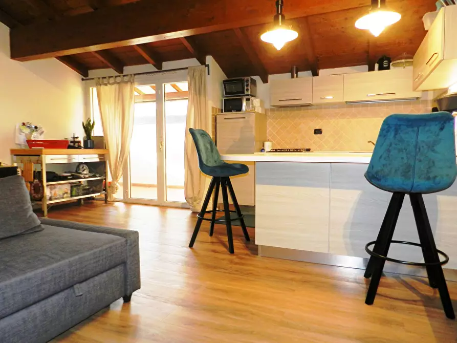 Immagine 1 di Appartamento in vendita  a Lucca