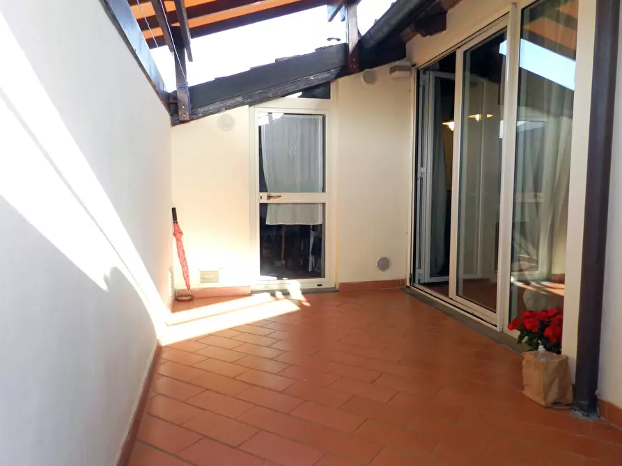 Immagine 9 di Appartamento in vendita  a Lucca