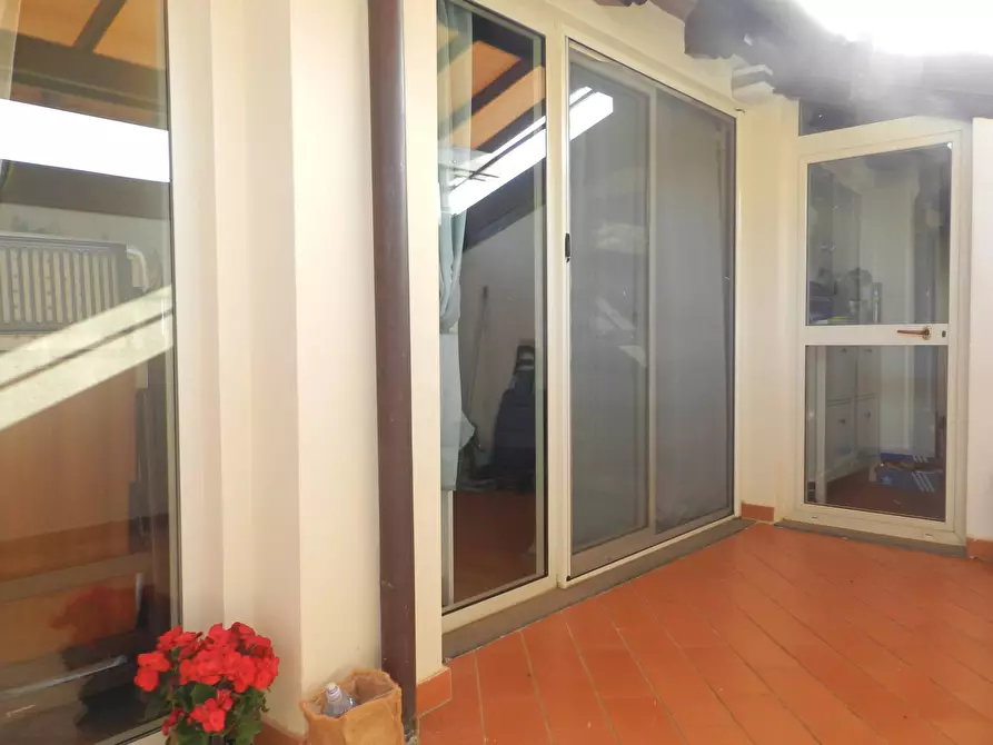 Immagine 10 di Appartamento in vendita  a Lucca