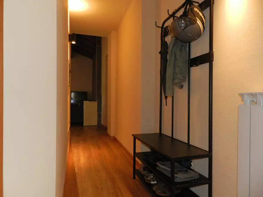 Immagine 12 di Appartamento in vendita  a Lucca