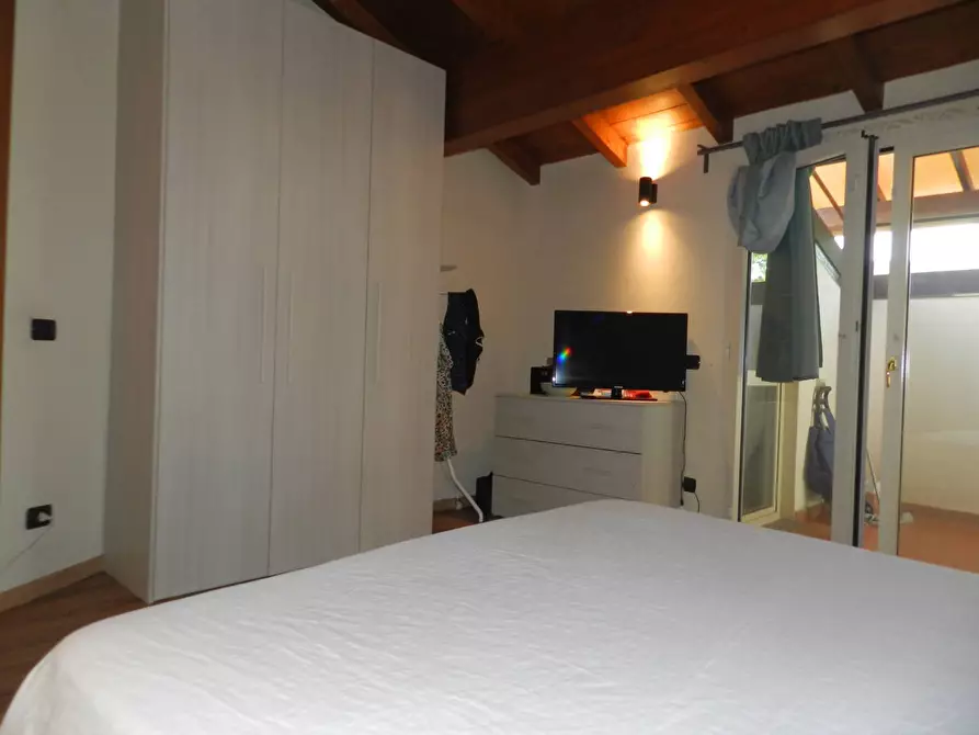 Immagine 17 di Appartamento in vendita  a Lucca