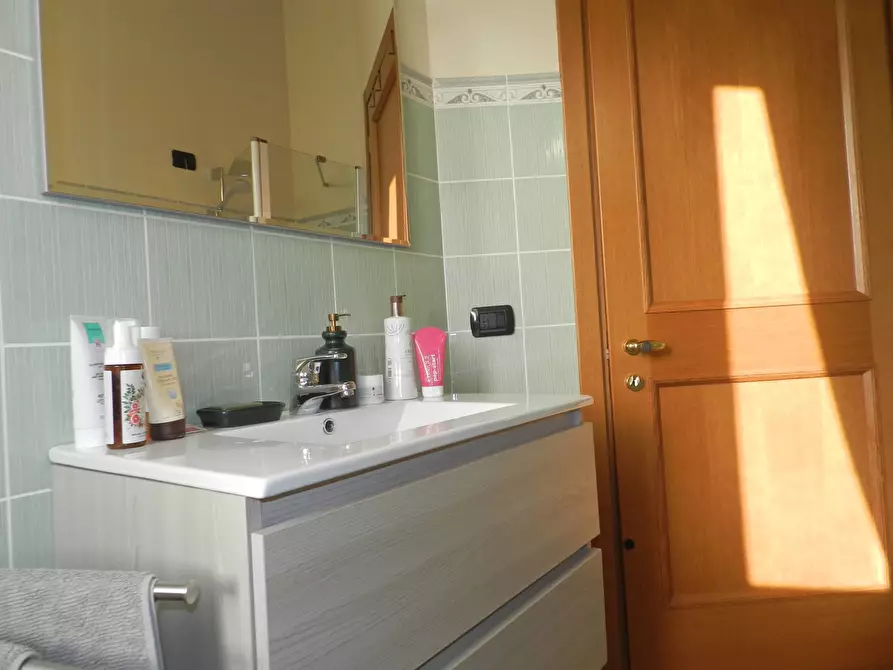 Immagine 22 di Appartamento in vendita  a Lucca